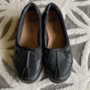 Clarks Black Slip-in Shoes size 8.5